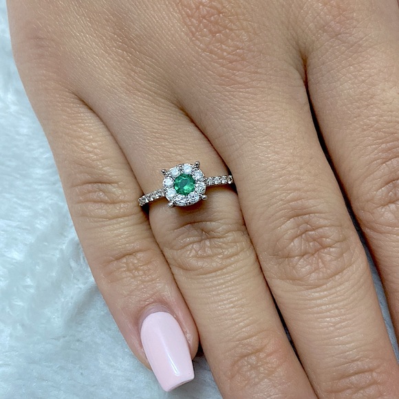 BN Real Colombian Emeral and Diamond Ring - Picture 8 of 14